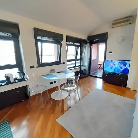 Bilocale Vista Mare Con Terrazzo-porto Antico- Parcheggio Scontato Apartment
